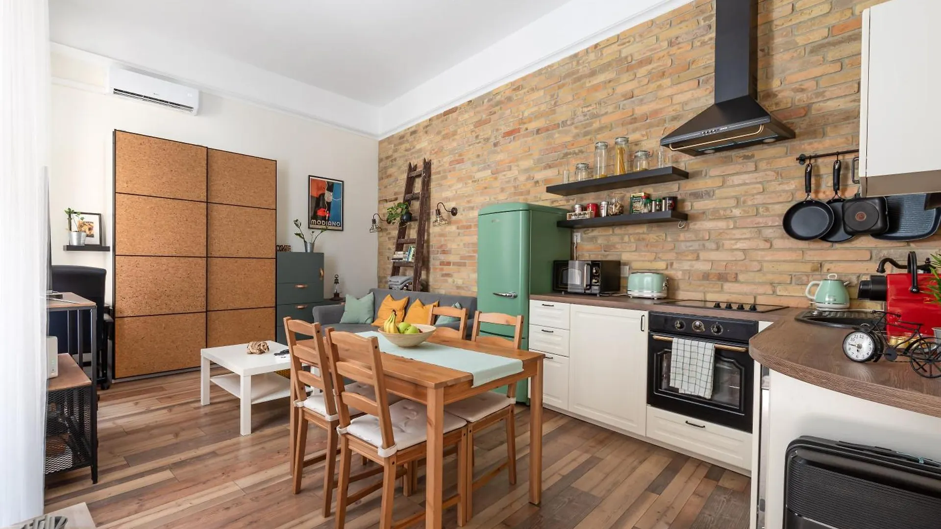 Central Vintage Loft - Free Private Parking - Metro - Tram - Ac بودابست 0*,  المجر